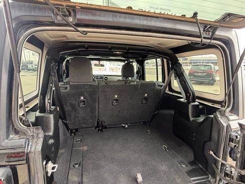 Used 2018 Jeep Wrangler Unlimited Sport S image 8