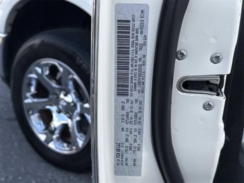 Used 2016 RAM 1500 Laramie image 30