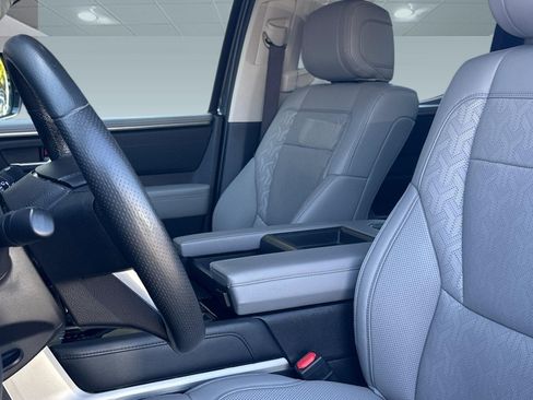 Used 2023 Toyota Tundra Limited AWD/4WD image 5
