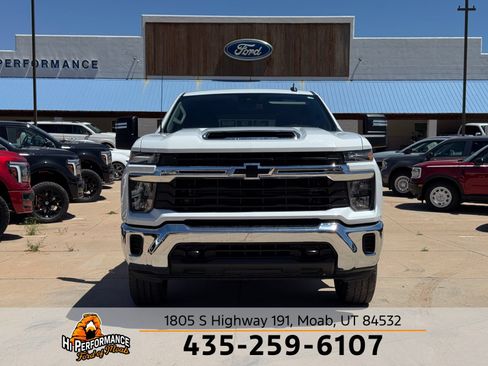 Used 2024 Chevrolet Silverado 2500 LT AWD/4WD image 2