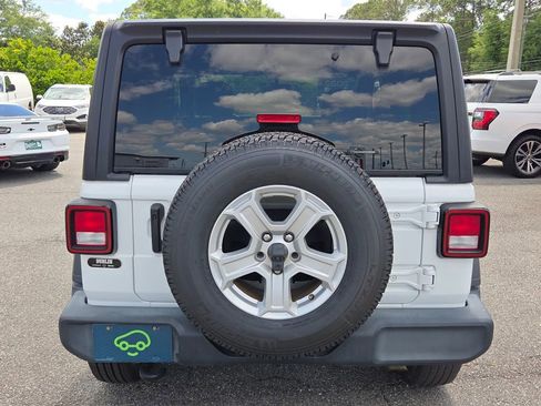 Used 2022 Jeep Wrangler Sport AWD/4WD image 9