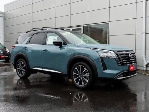 New 2026 Nissan Pathfinder Platinum w/ Cargo Package AWD/4WD image 32