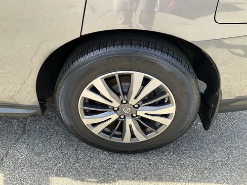 Used 2017 Nissan Pathfinder SV w/ Trailer Tow Package AWD/4WD image 10