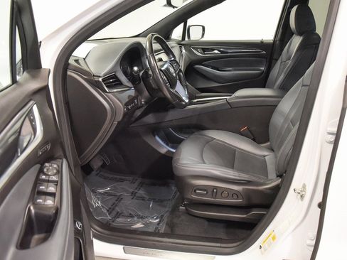Used 2024 Buick Enclave Premium image 2