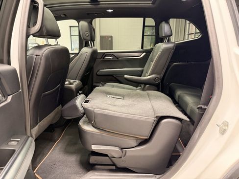 Used 2024 GMC Acadia AT4 image 17