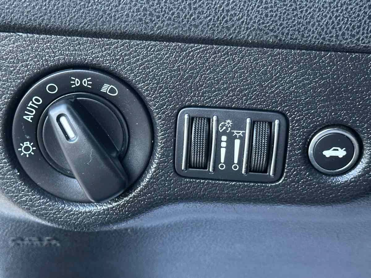 Used 2022 Dodge Charger SXT w/ Plus Group RWD image 13