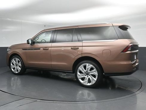Certified 2025 Lincoln Navigator Black Label AWD/4WD image 5