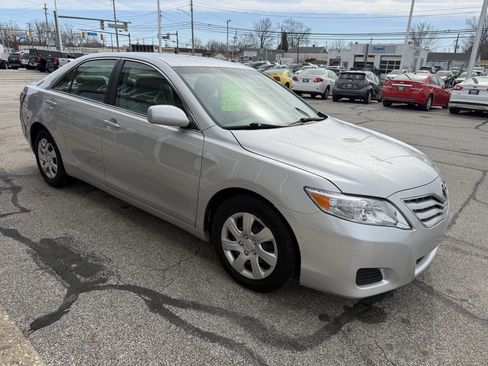 Used 2011 Toyota Camry LE w/ Fleet Convenience Pkg image 4
