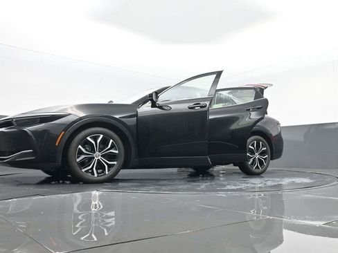 Used 2024 Toyota Crown XLE image 32