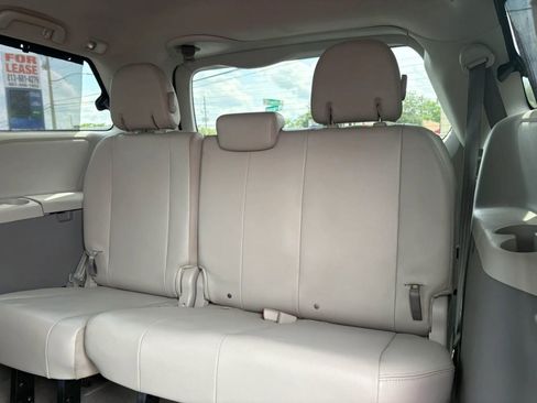 Used 2014 Toyota Sienna XLE FWD image 12
