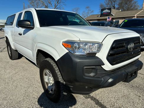 Used 2019 Toyota Tacoma SR image 1