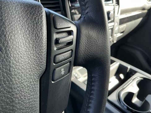 Used 2024 Nissan Titan SV image 9