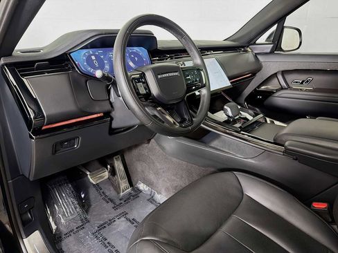 Used 2025 Land Rover Range Rover Sport Dynamic SE image 9