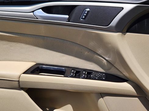 Used 2016 Ford Fusion SE FWD image 23