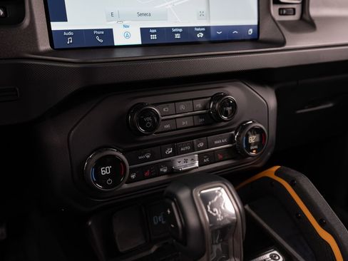 Used 2024 Ford Bronco Badlands image 44