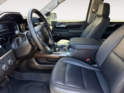 Used 2023 Chevrolet Silverado 1500 RST AWD/4WD image 9