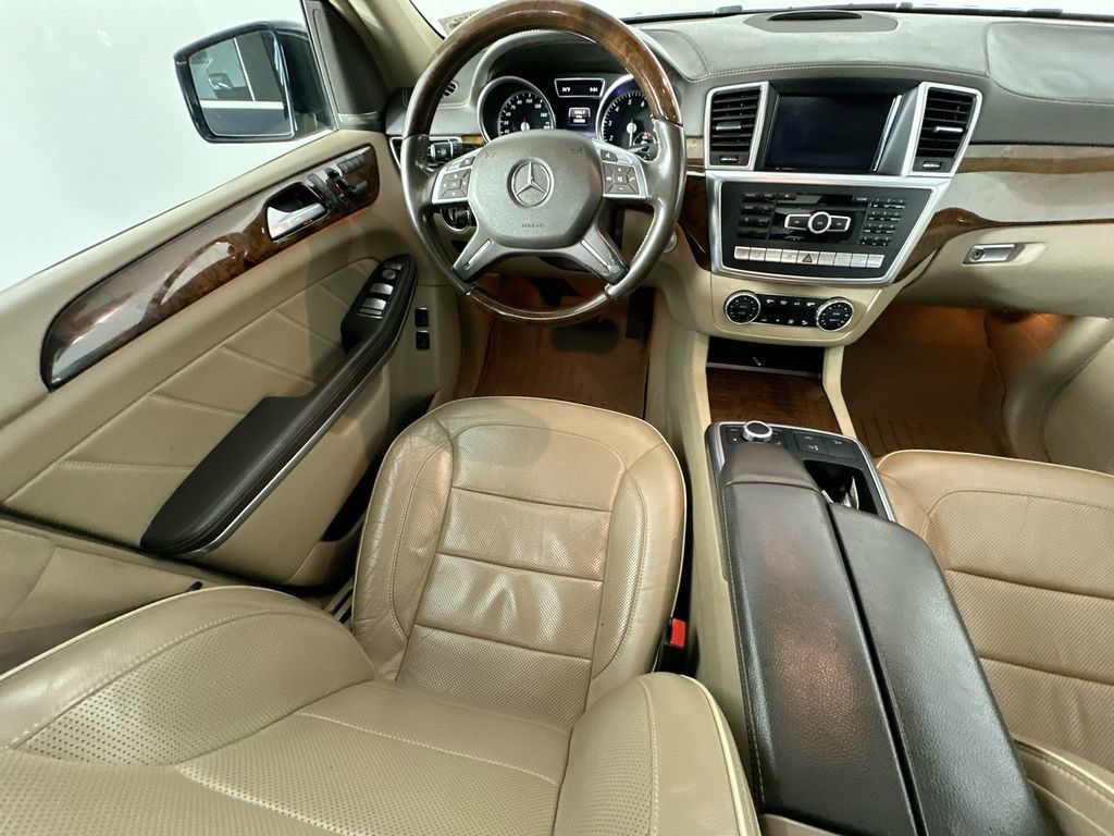 Used 2014 Mercedes-Benz GL 550 4MATIC image 9