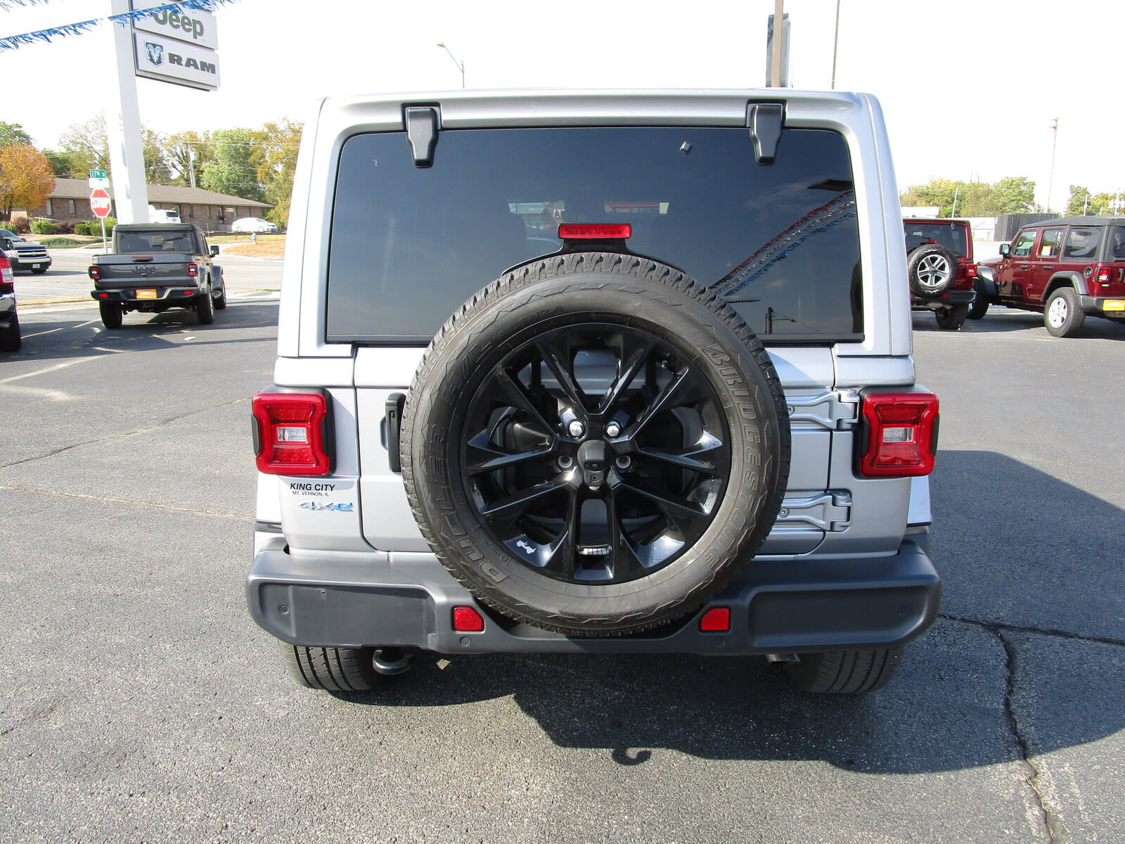 Used 2021 Jeep Wrangler Unlimited Sahara w/ Cold Weather Group AWD/4WD image 9