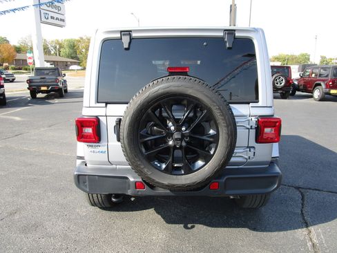 Used 2021 Jeep Wrangler Unlimited Sahara w/ Cold Weather Group image 9