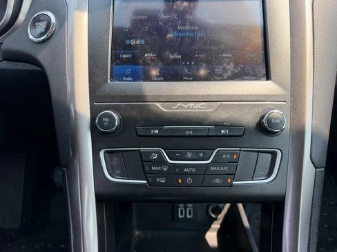 Used 2020 Ford Fusion SE FWD image 13