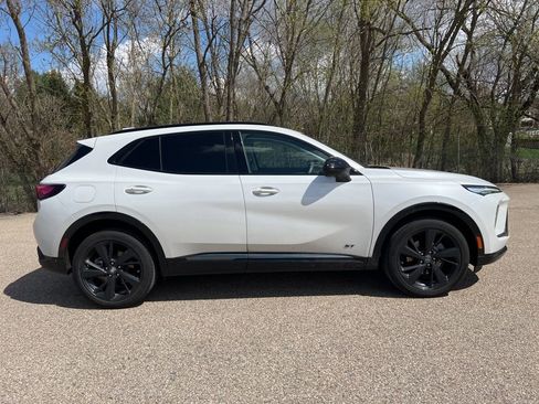 Used 2025 Buick Envision Sport Touring image 2