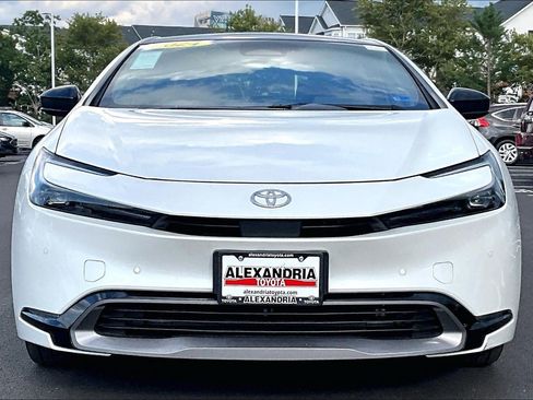 Used 2024 Toyota Prius XLE FWD image 3
