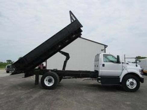 Used 2022 Ford F750 2WD Regular Cab Super Duty image 11