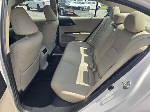 Used 2015 Honda Accord Touring image 11