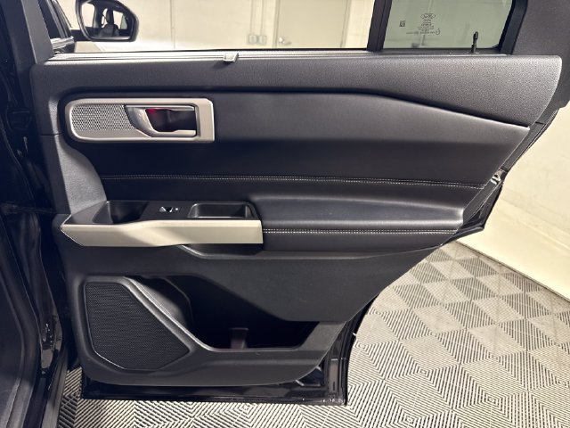 Used 2021 Ford Explorer Limited w/ Equipment Group 301A AWD/4WD image 18
