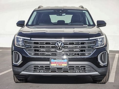 New 2026 Volkswagen Atlas SE FWD image 2