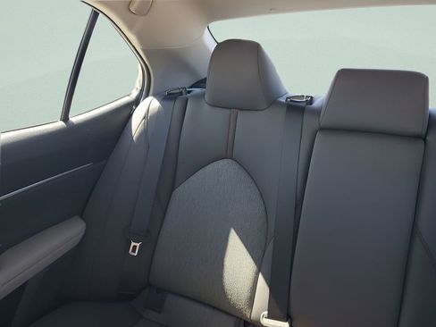 Used 2019 Toyota Camry LE image 12