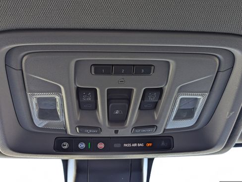 Certified 2022 GMC Sierra 2500 Denali w/ Denali Black Diamond Edition image 35