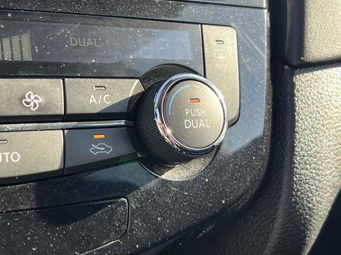 Used 2020 Nissan Rogue SL w/ Premium Package image 34