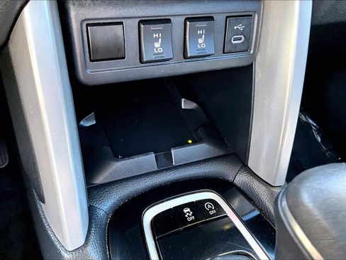 Used 2024 Toyota Corolla Cross XLE image 30