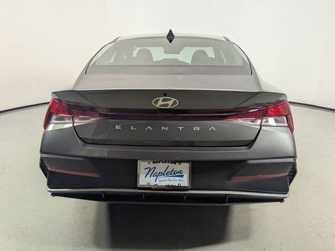 Certified 2025 Hyundai Elantra SE FWD image 7