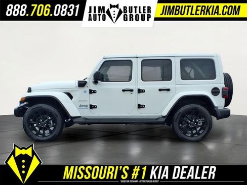 Used 2024 Jeep Wrangler Unlimited Sahara w/ Technology Group AWD/4WD image 4
