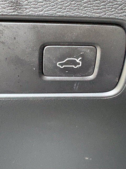 Used 2021 Volvo XC40 T5 R-Design w/ Advanced Package AWD/4WD image 19