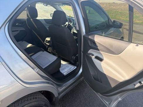 Used 2023 Chevrolet Equinox LS w/ LS Convenience Package image 23