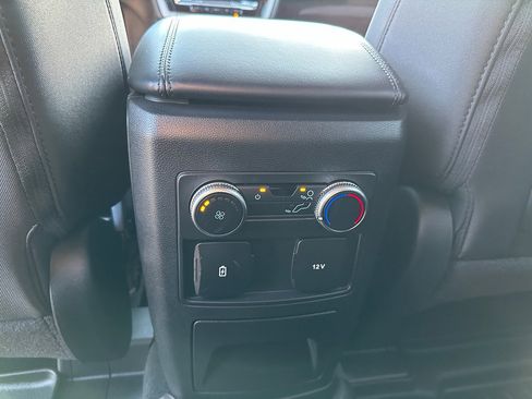 Used 2022 Ford Explorer XLT image 11