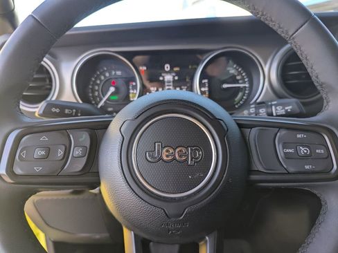 Used 2023 Jeep Wrangler Unlimited w/ Convenience Group AWD/4WD image 26