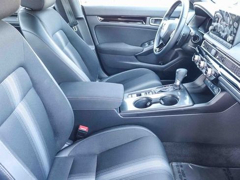 Used 2025 Honda Civic Sport image 17