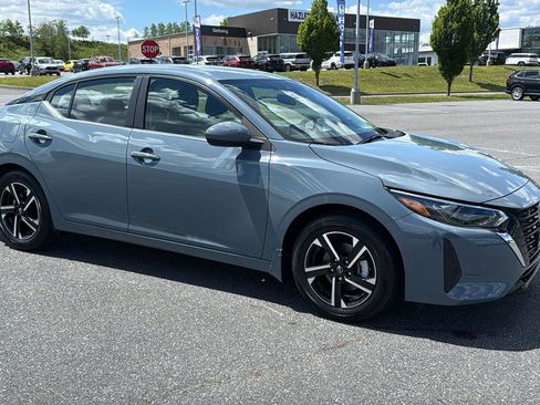 Used 2025 Nissan Sentra SV FWD image 2