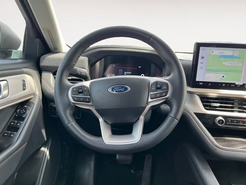Used 2025 Ford Explorer Active AWD/4WD image 12