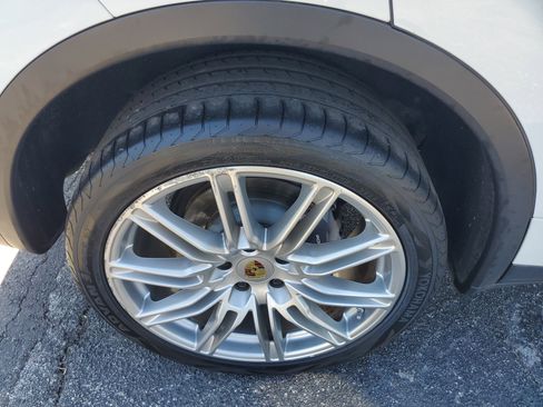 Used 2016 Porsche Cayenne image 9