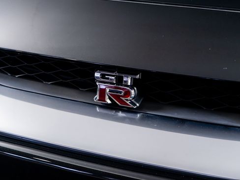 Used 2021 Nissan GT-R Premium image 27