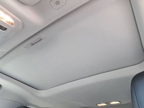 Certified 2023 Toyota Highlander XLE image 19