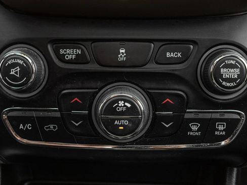 Used 2014 Jeep Cherokee Limited w/ Technology Group AWD/4WD image 20