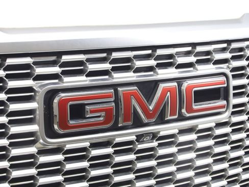 Used 2021 GMC Yukon XL Denali w/ Advanced Technology Package image 20
