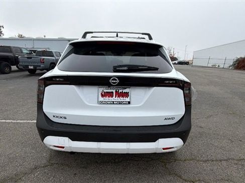 New 2026 Nissan Kicks SV image 5