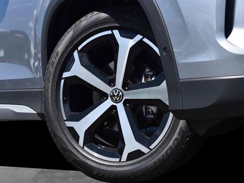New 2026 Volkswagen Tiguan SE FWD image 3